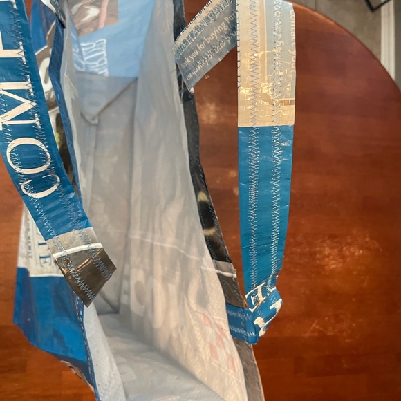 Durable plastic feed sack tote bag. - Picture 4 of 5